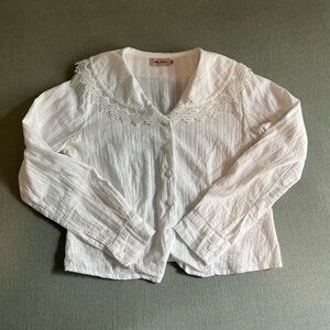 Beautiful collared blouse.